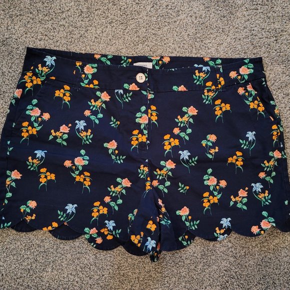 Crown & Ivy Shelby Floral Shorts Size 16 Scalloped - Picture 1 of 8